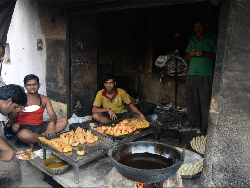 Nanhe Halwai Devamai