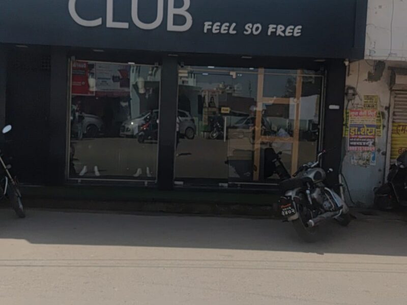 CLUB FEEL SO FREE